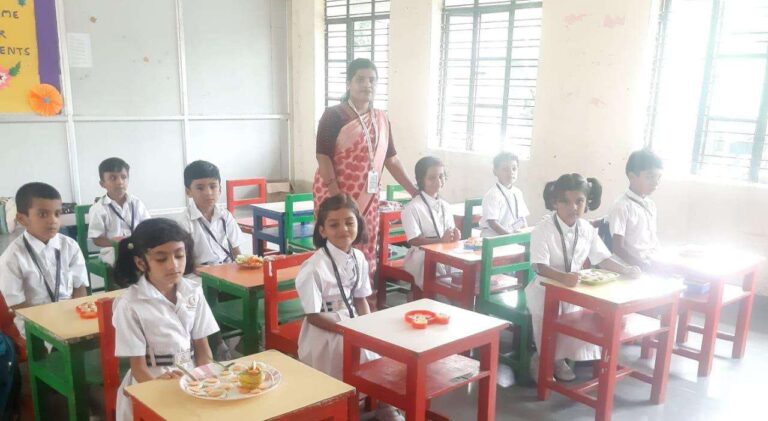 Students Making Salad: A Delicious and Educational Activity in School